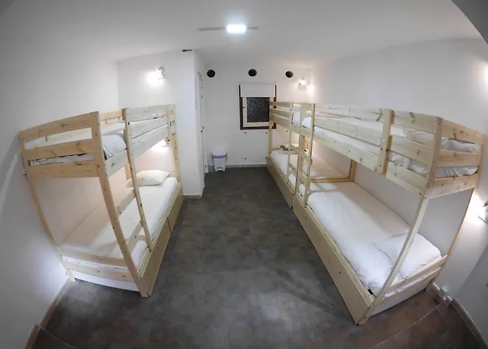 Puerto Nest Ostello *